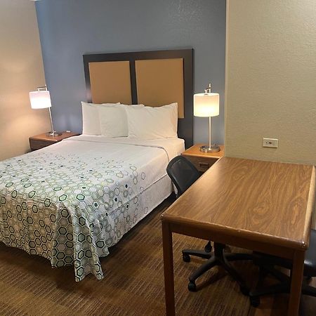 Hometowne Studios And Suites By Red Roof Greensboro Exteriér fotografie