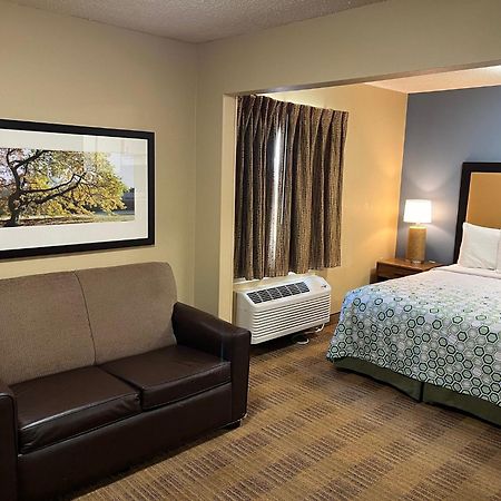 Hometowne Studios And Suites By Red Roof Greensboro Exteriér fotografie