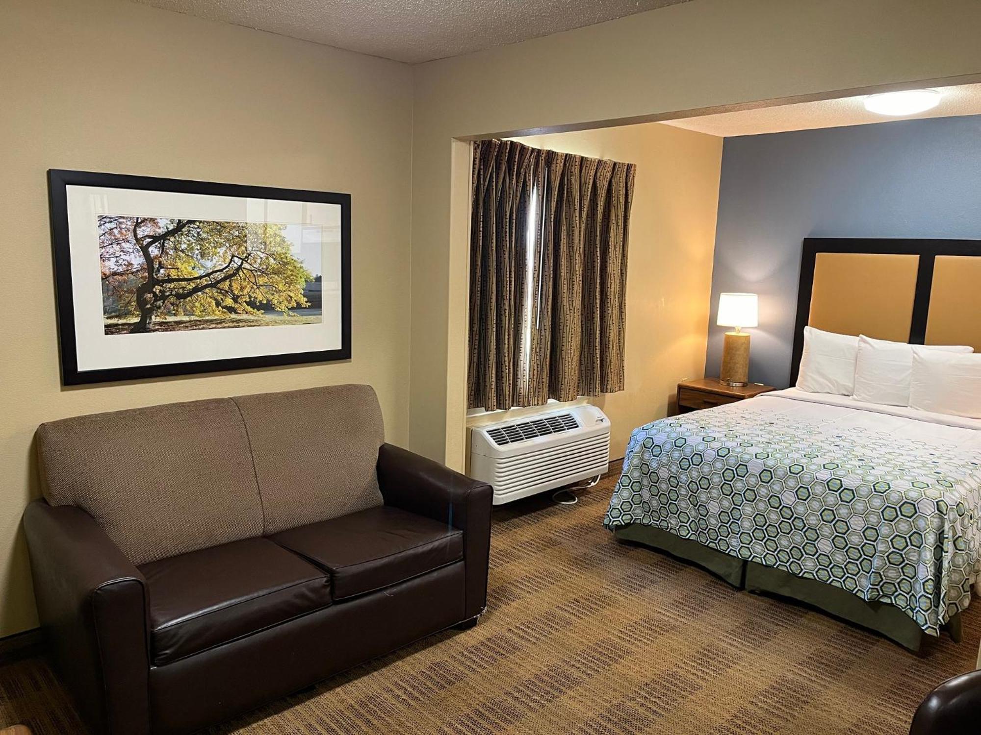 Hometowne Studios And Suites By Red Roof Greensboro Exteriér fotografie