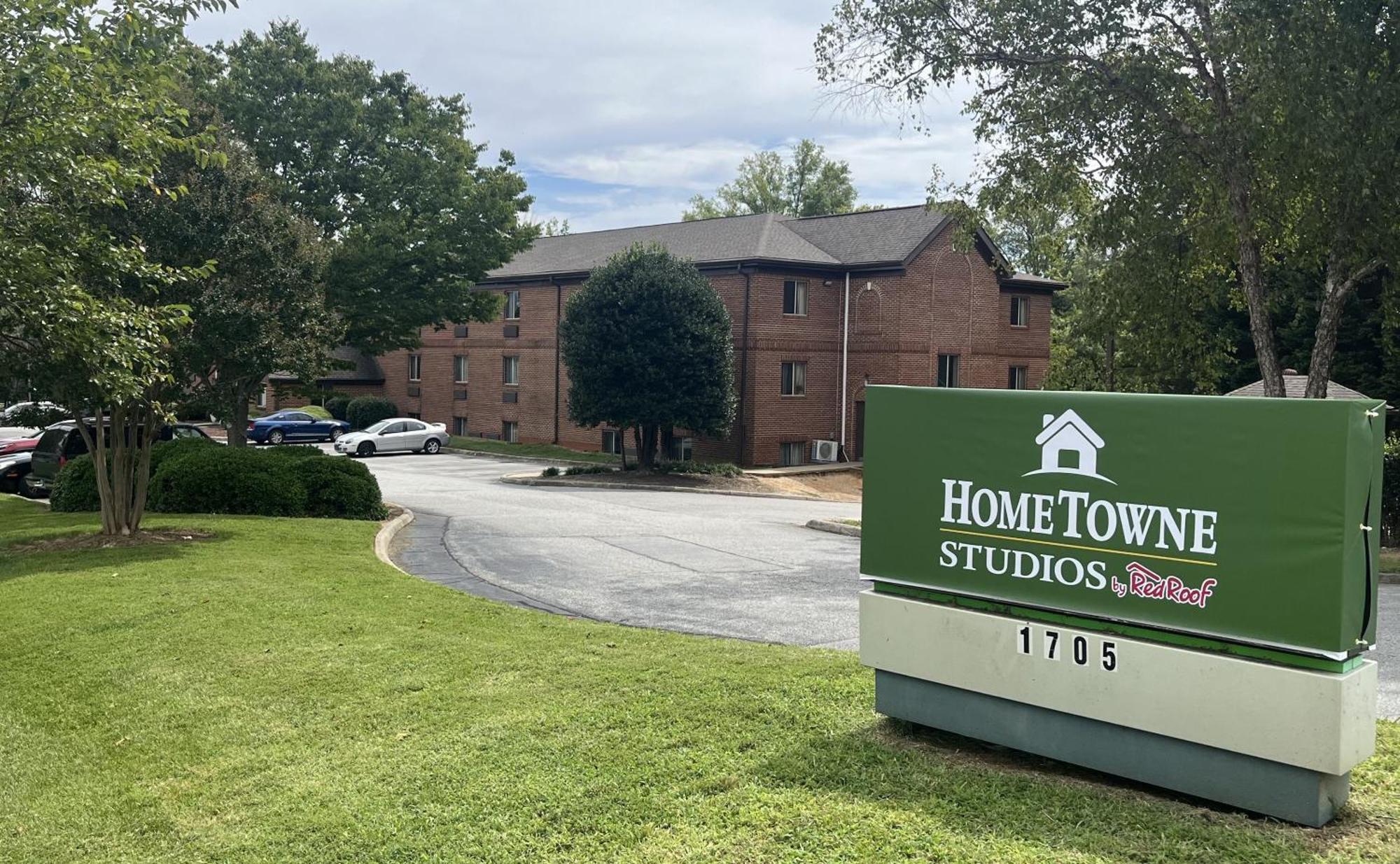 Hometowne Studios And Suites By Red Roof Greensboro Exteriér fotografie