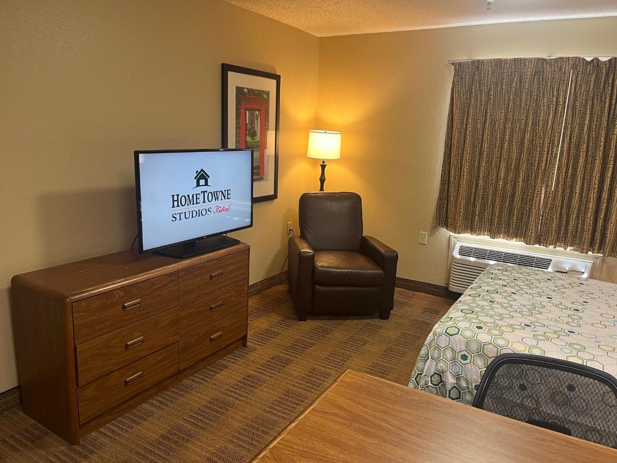 Hometowne Studios And Suites By Red Roof Greensboro Exteriér fotografie