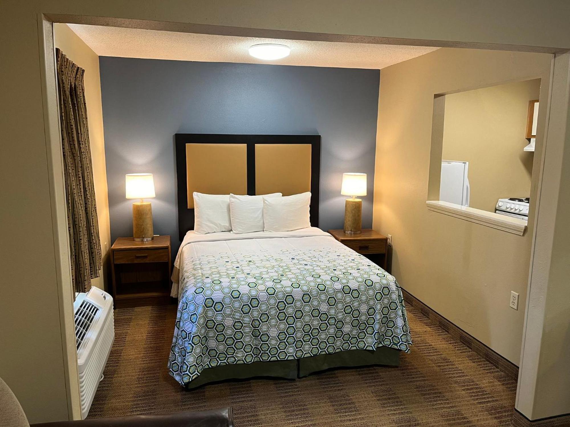 Hometowne Studios And Suites By Red Roof Greensboro Exteriér fotografie