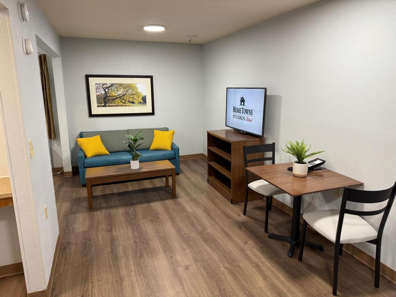 Hometowne Studios And Suites By Red Roof Greensboro Exteriér fotografie