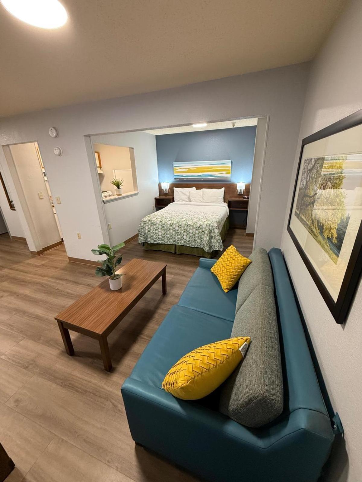 Hometowne Studios And Suites By Red Roof Greensboro Exteriér fotografie