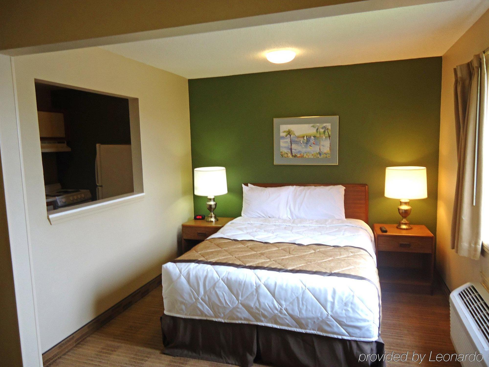 Hometowne Studios And Suites By Red Roof Greensboro Exteriér fotografie