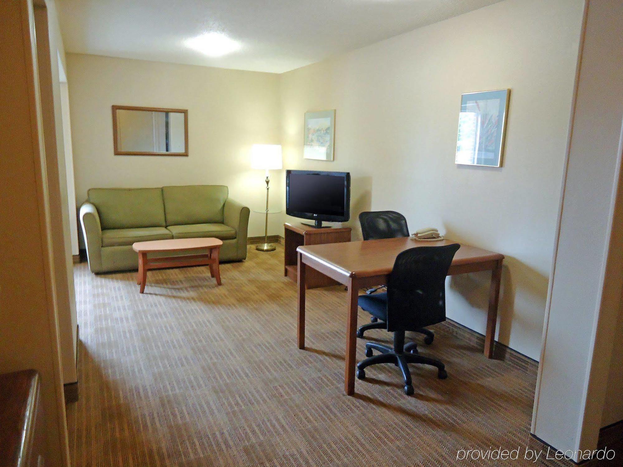 Hometowne Studios And Suites By Red Roof Greensboro Exteriér fotografie