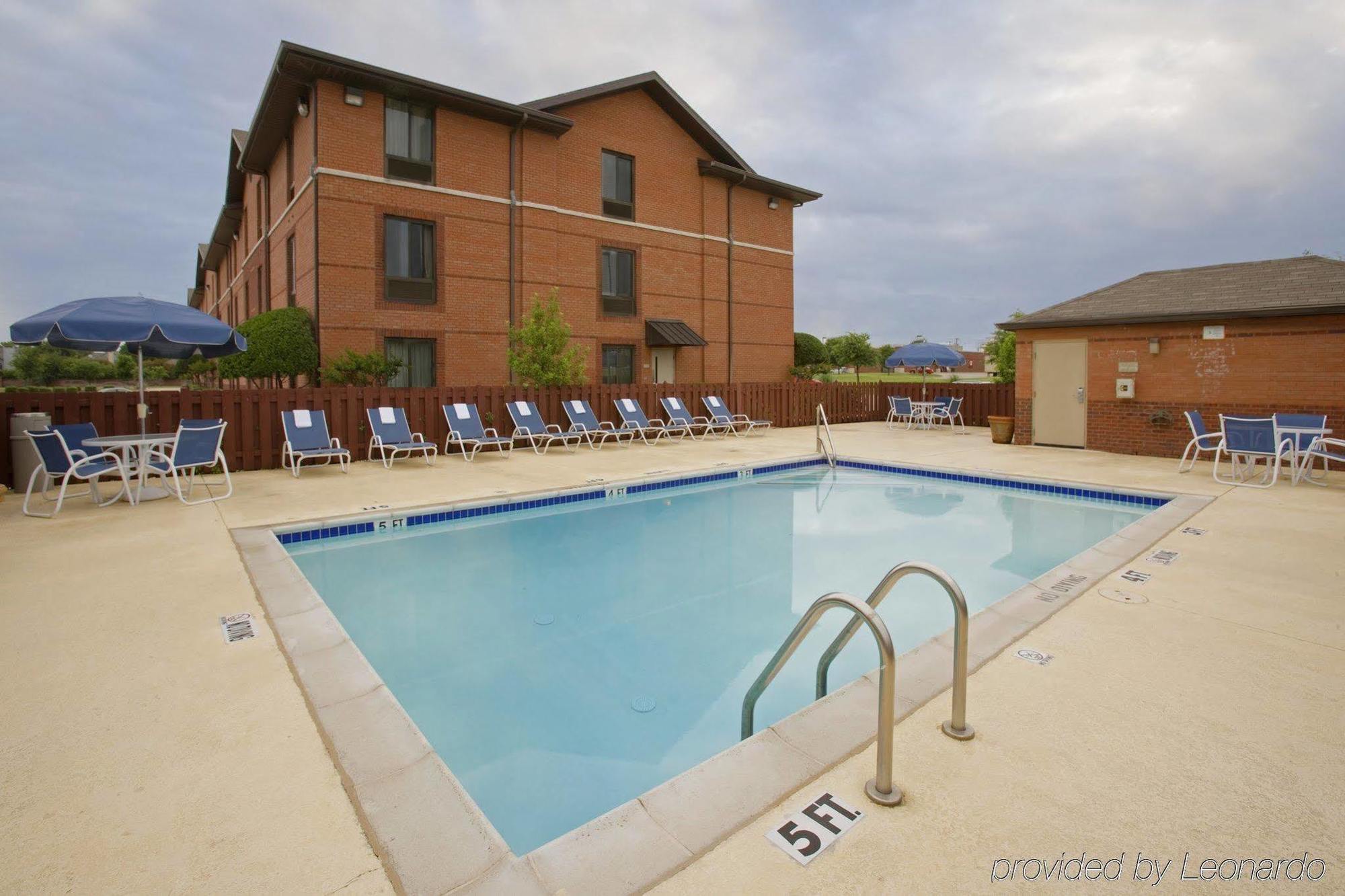 Hometowne Studios And Suites By Red Roof Greensboro Exteriér fotografie